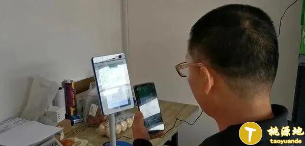 被骗“2.58万”加盟费：老人不识智能手机，被骗去加盟刷脸支付 第2张